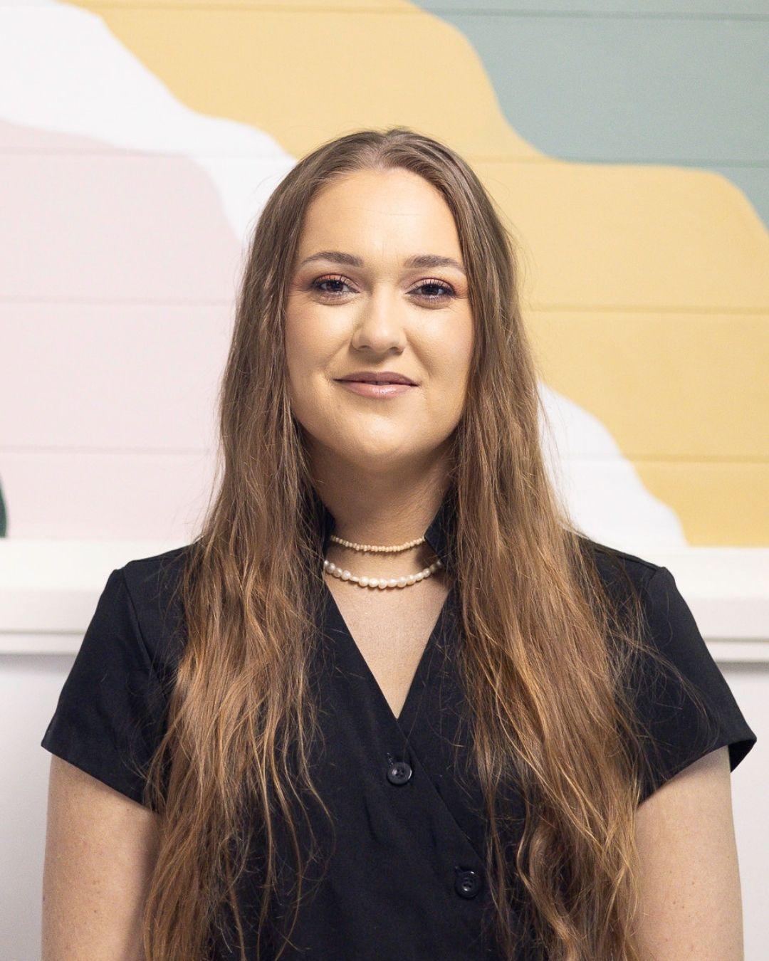 EMMA-LEE, Senior Brow & Lash Artist / Make-Up Artist / Manager