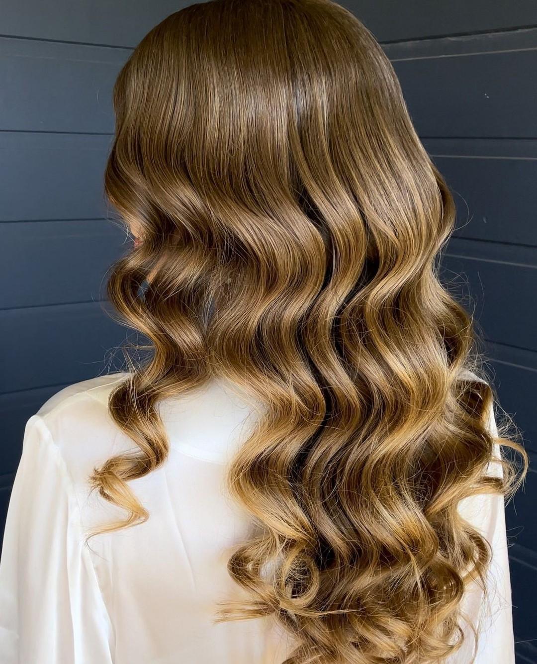 Glossy Hollywood waves