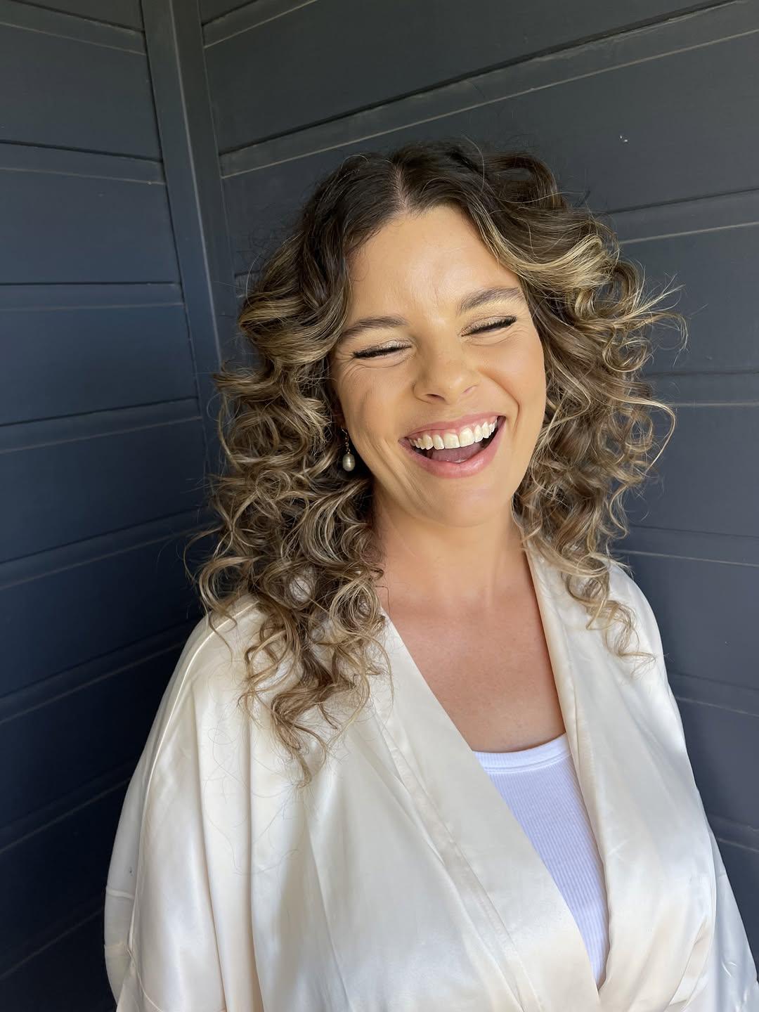Bride with loose, joyful curls